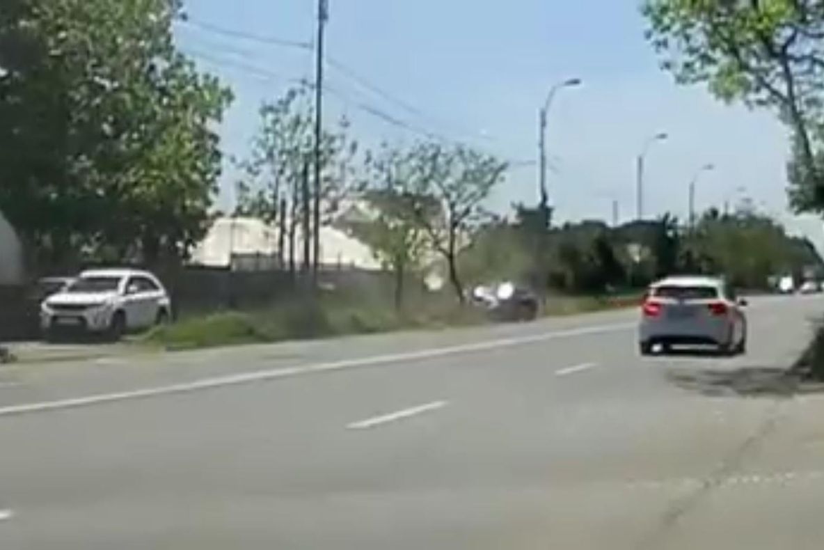 VIDEO:Accident spectaculos în județul Bacău surprins de camera video de pe mașina poliției