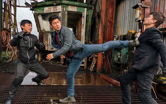 FOTO:Un actor din Târgu Ocna cucerește America. Raresh DiMofte poate fi văzut în noul serial „Wu Assassins”, unde interpretează rolul unui un rus din Cartierul Chinezesc - San Franscisco. În România a jucat, cu Ionuț Iftimoaie, în serialele „La Bloc” și „