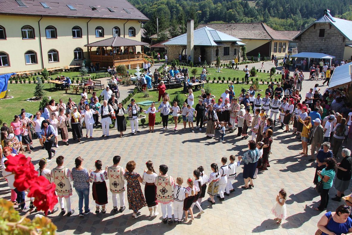 Trei zile de distracție, cu muzică, dans și voie bună în județul Bacău. Oferte tentante pentru sfârșitul de săptămână