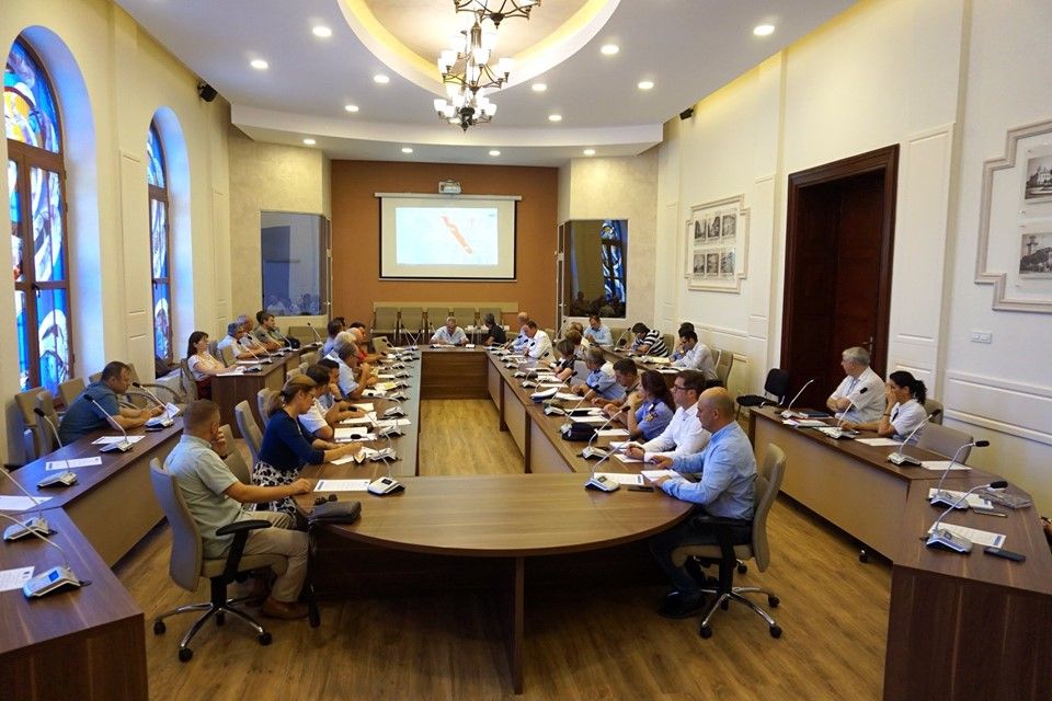 Trei variante de traseu ale drumului expres Focșani – Bacău. Șoseaua de mare viteză ar urma să se întindă pe 110 kilometri. Doar studiul de fezabilitate costă 20,1 milioane de lei