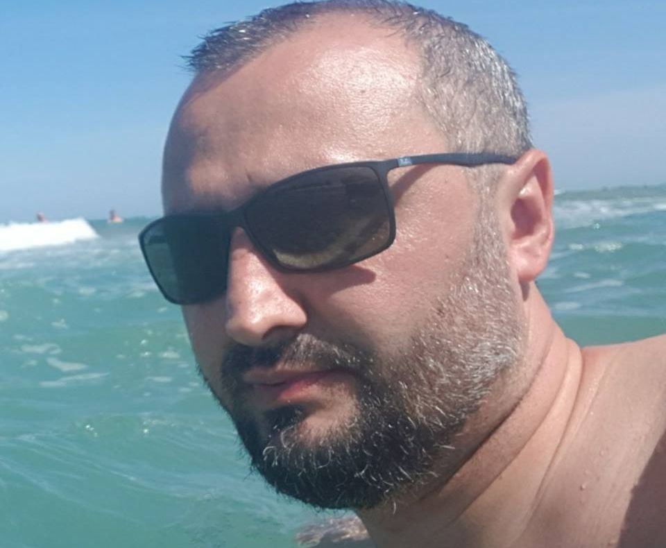 Acuzații dure ale directorului CSM Bacău la adresa SMURD: “au fost doar spectatori!”. Băcăuanul a salvat o tânără de la înec, la Vama Veche