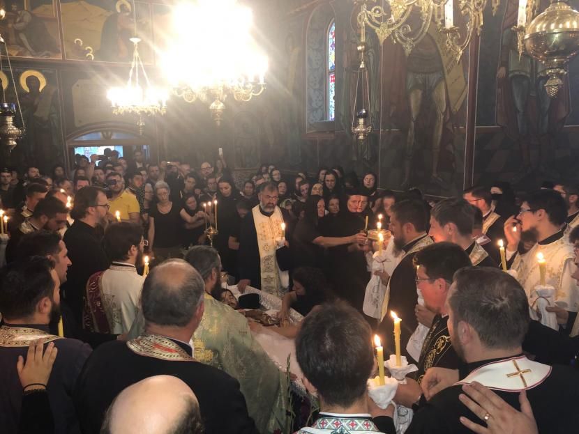 FOTO: PREOTUL BĂRĂSCU, mort de ziua lui în accidentul de la Cleja, VA FI  ÎNMORMÂNTAT ASTĂZI. Gest de ajutor pentru familia părintelui, în Piața Centrală din Bacău