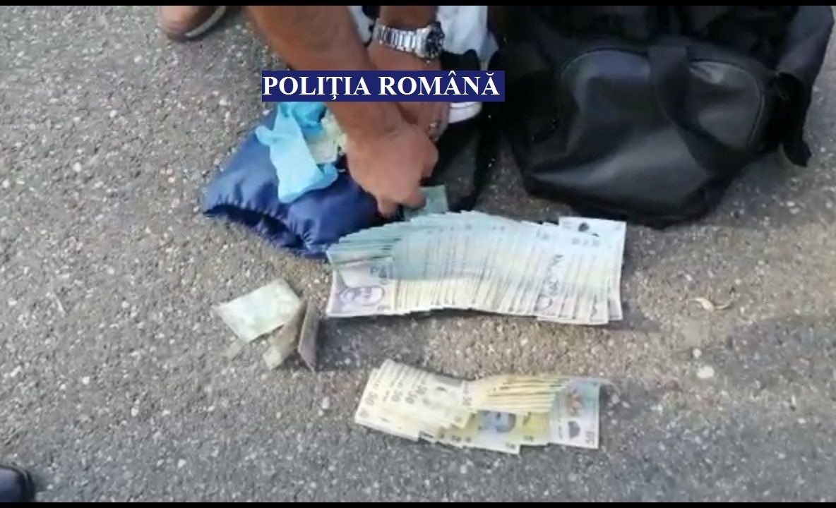 Atenție pe cine primiți în casă! Nonagenar din Bacău, lăsat fără 40 de mii de lei de falși instalatori