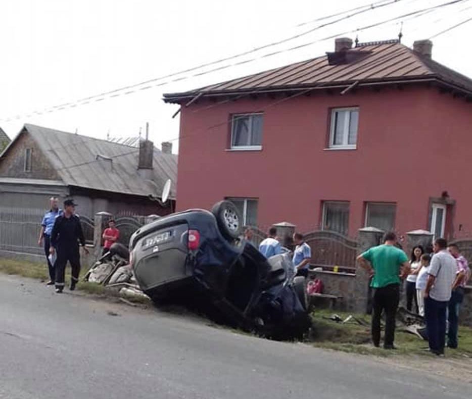 FOTO: Șase oameni la spital după un accident la Ardeoani. Doi dintre ei sunt în stare gravă