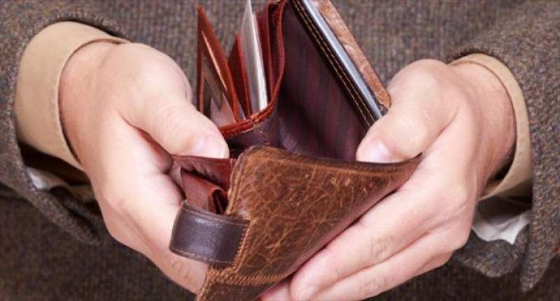 STRIGĂTOR LA CER! La aproape 90 de ani, o bătrână a rămas fără toată agoniseala după ce a fost păcălită prin metoda „Accidentul”