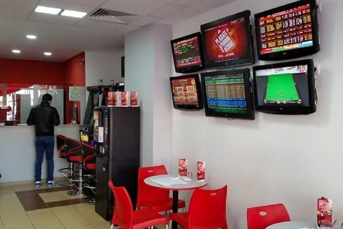 Percheziții la casele de pariuri din țară. Polițiștii au descins inclusiv în județul Bacău