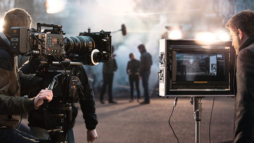 Până la 200 de lei/zi, mâncare, cafea și apă pentru un rol de figurant într-un  serial de comedie produs de HBO. Înscrierile încep astăzi la Onești