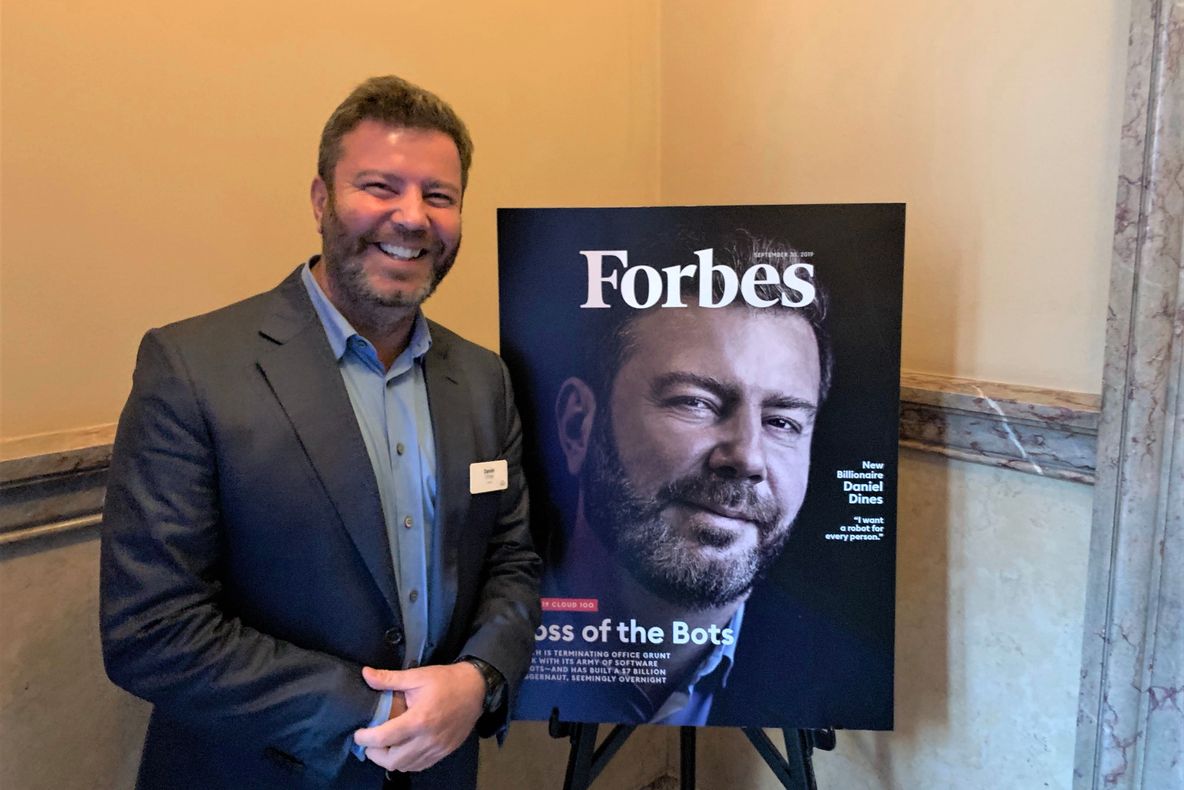 FOTO:UN ONEȘTEAN A AJUNS CEL MAI BOGAT ROMÂN. Cu o avere estimată la 1,4 miliarde de dolari, Daniel Dines l-a detronat pe Ion Țiriac și a ajuns pe coperta revistei americane Forbes din luna septembrie