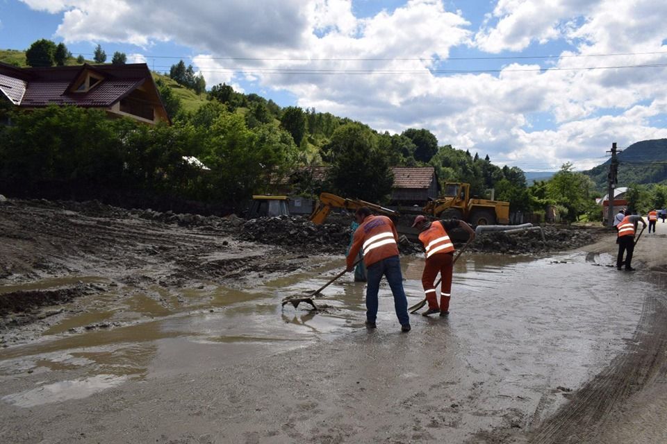 A venit prima tranșă de despăgubiri pentru inundațiile din acest an din județul Bacău. Banii vor fi virați în contul celor 28 de primării din localitățile afectate