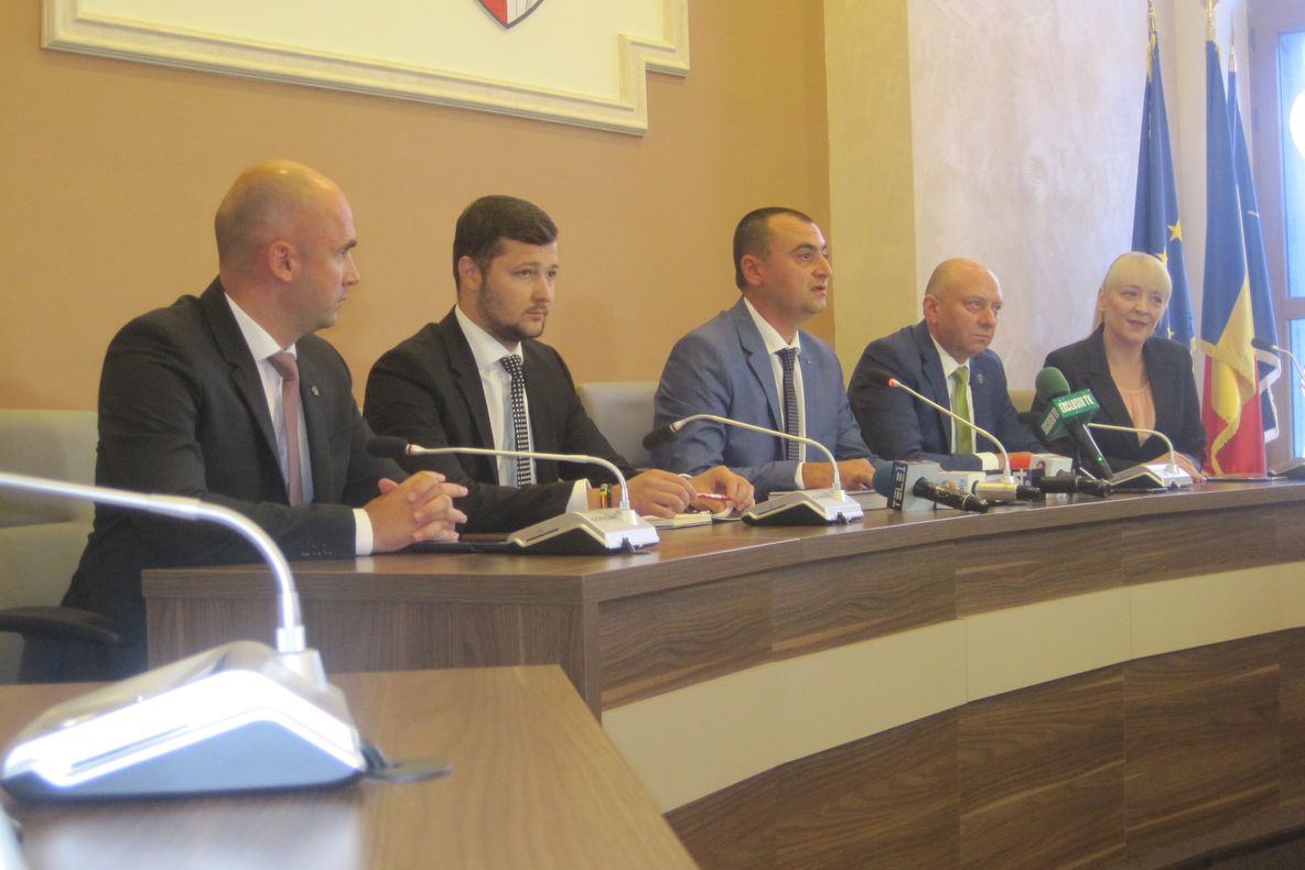 Valentin Ivancea a depus jurământul ca prefect al județului Bacău. Și Paul-Claudiu Cotîrleț a fost învestit, oficial, ca subprefect