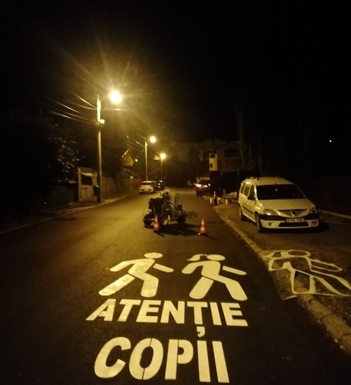 FOTO: „Atenție, copii!” Noi marcaje vizibile de la distanță în apropierea școlilor din Bacău