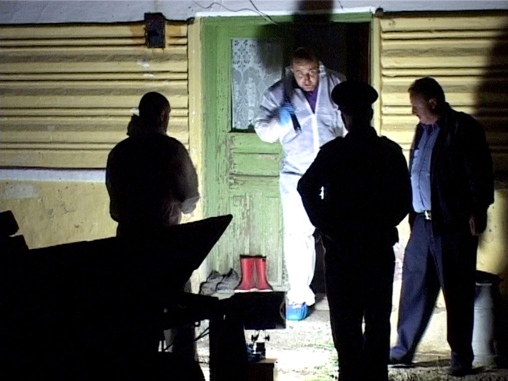 Crimă la Blăgești. Ucis cu peste 20 de lovituri de cuțit în propria casă. Bărbatul a încercat să își apere nevasta de avansurile agresorului