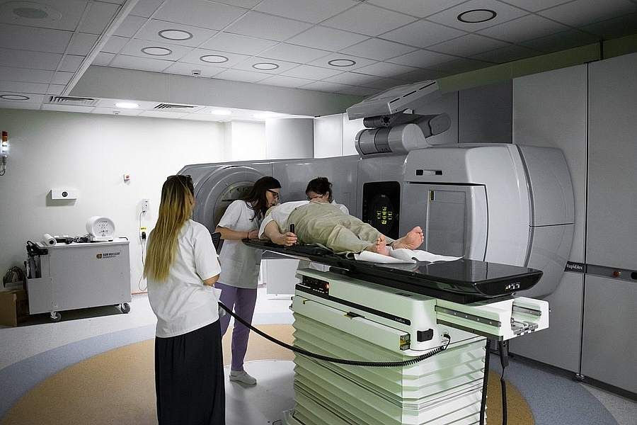 Speranțe pentru bolnavii de cancer din județul Bacău. Secția de Radioterapie a Spitalului Județean va avea al doilea accelerator medical liniar