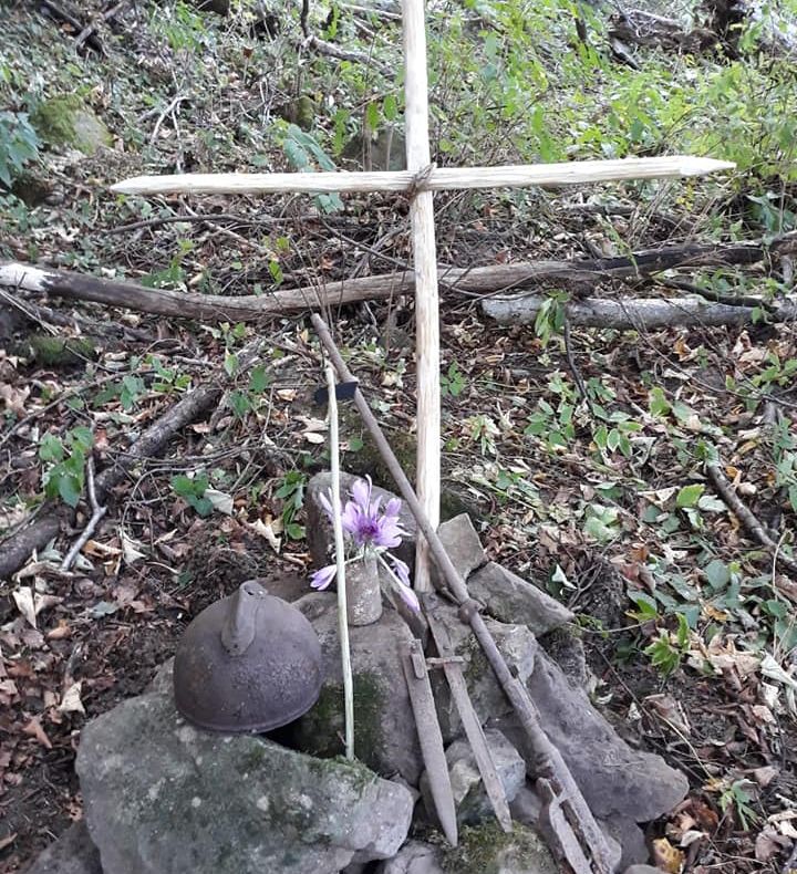 FOTO: Rămășitele unui soldat român căzut în Primul Război Mondial, descoperite ieri, după un secol, la Valea Uzului. Pe 25 octombrie, de Ziua Armatei, se anunță o nouă acțiune de amploare la Cimitirul Internațional