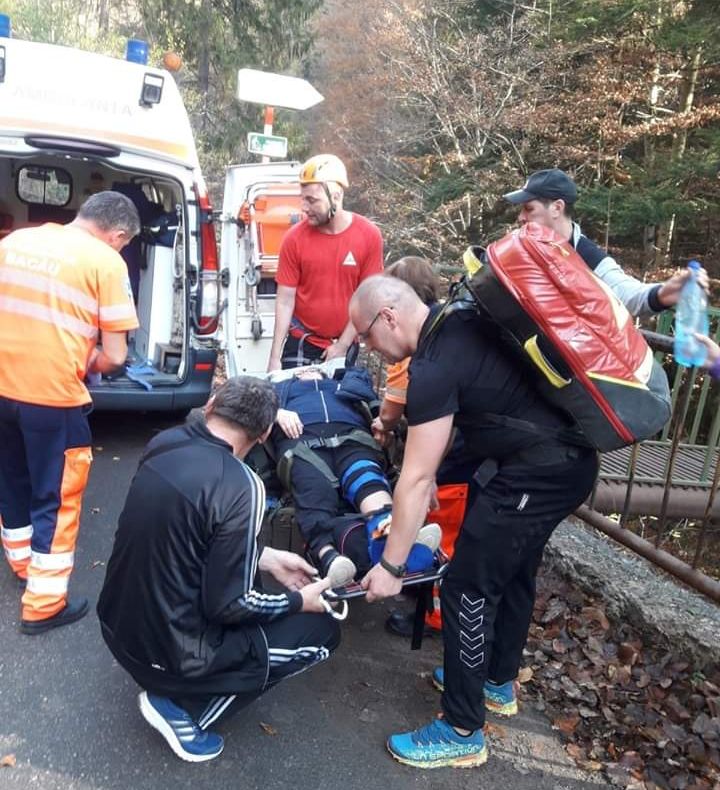 Turistă salvată de salvamontiști după ce și-a rupt piciorul în zona Slănic Moldova