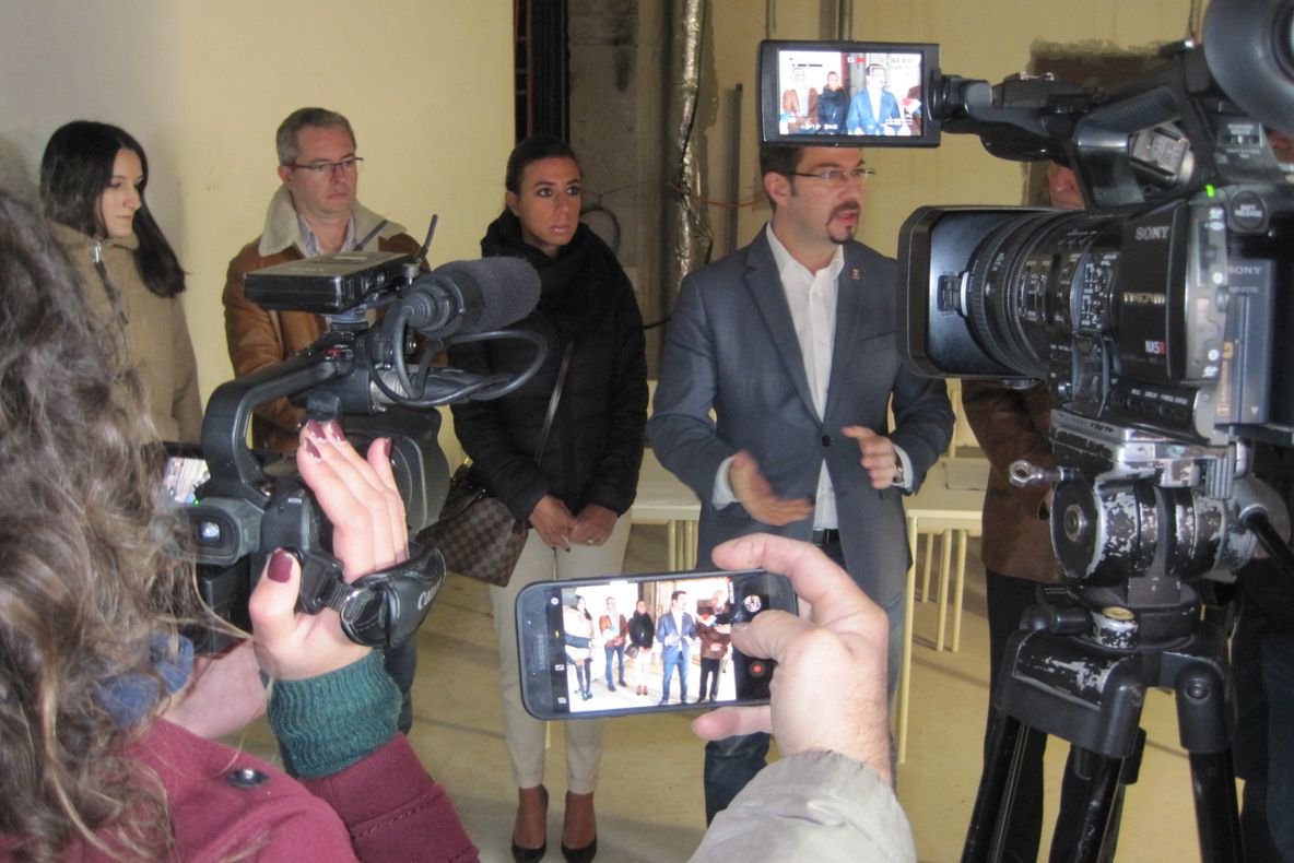 GALERIE FOTO: MINUNE!După mai bine de zece ani, se mișcă lucrurile la Spitalul Municipal Bacău. Deocamdată s-a ajuns la faza de hârtii. A fost semnat contractul de proiectare, expertiză tehnică și asistență tehnică