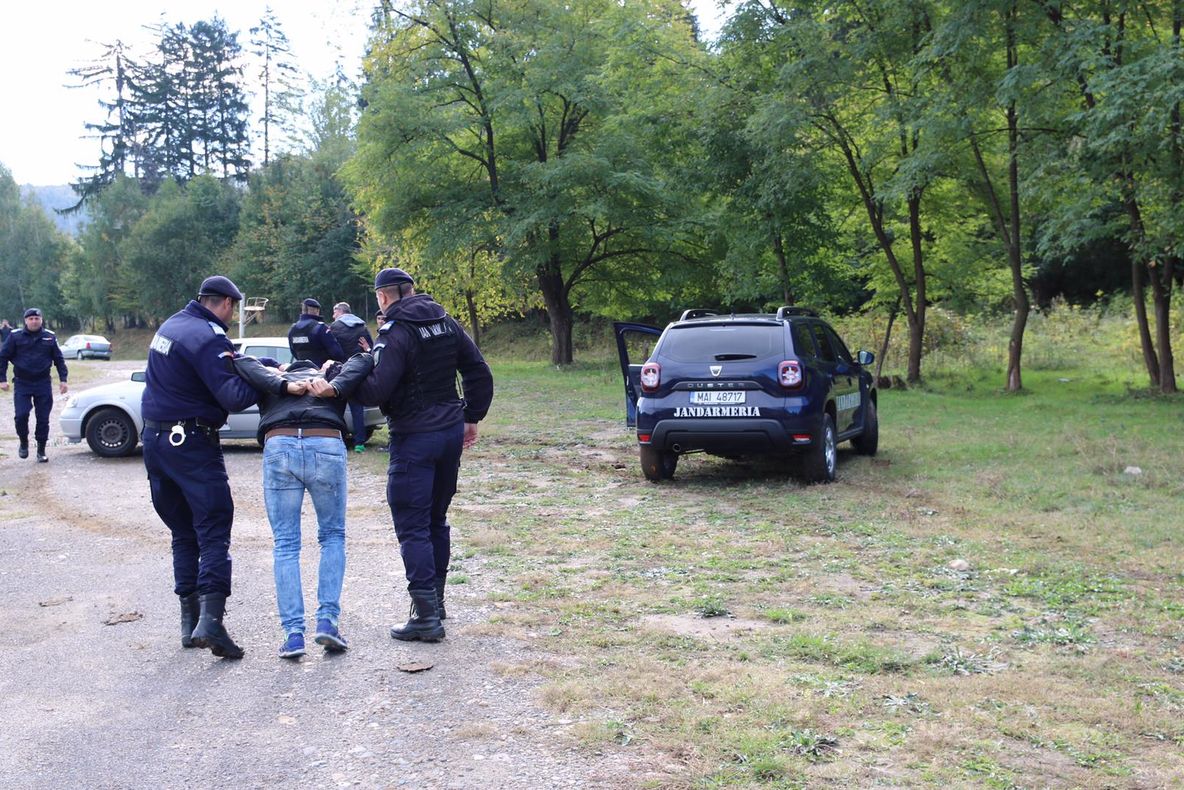 FOTO: Cum se pregătesc jandarmii din Bacău să țină piept hoților de țiței