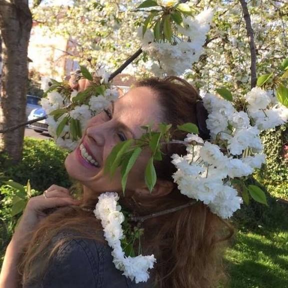 Poeta băcăuană Ana Podaru s-a stins la nici 45 de ani