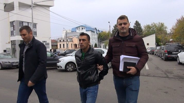 Primele imagini cu ucigașul din Bacău! Bărbatul care și-a înjughiat concubina a fost reținut