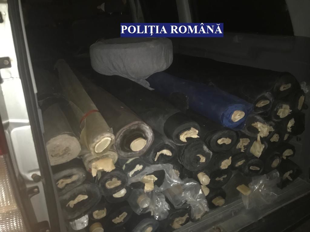 Ialomițean prins la Bacău cu zeci de role de stofă fără acte