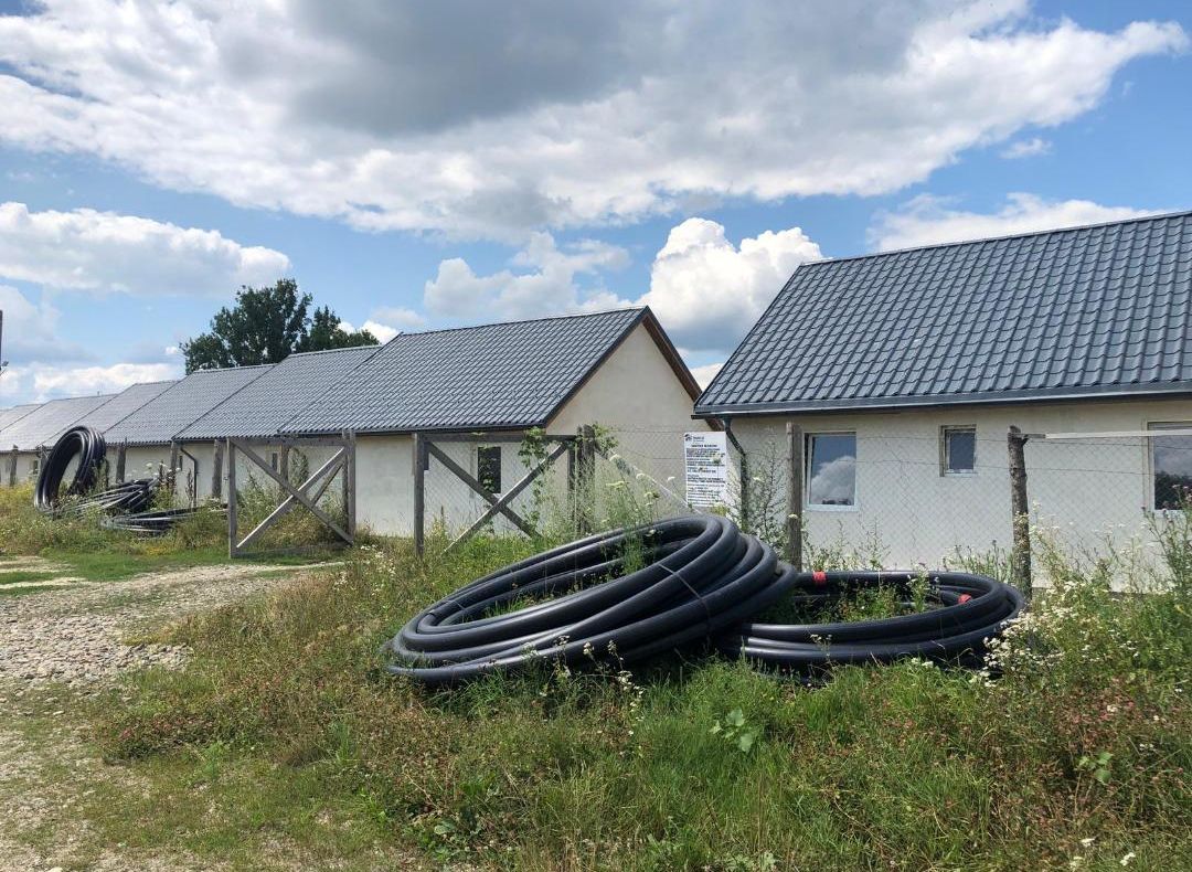 Habitat for Humanity România sare la gâtul primarului Necula. Organizația acuză Primăria Bacău că a abandonat proiectul de canalizare pentru cele 36 de case construite la BIG BUILD 2017 în Cartierul Izvoare