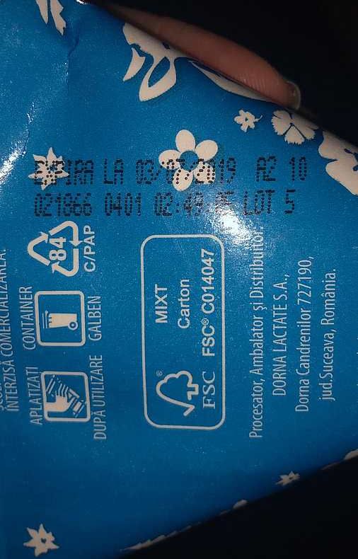 REVOLTĂTOR! Lapte expirat de TREI LUNI, livrat copiilor dintr-o școală din Bacău! Inspectorii DSP au descins de urgență în control