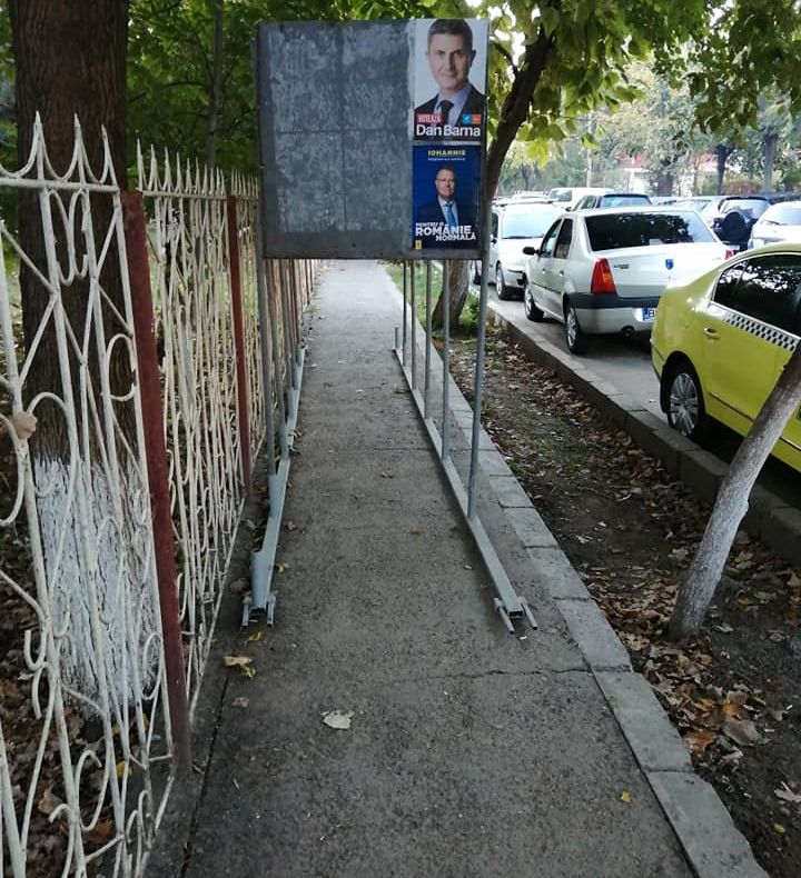 Cum blochează candidații la președinție traficul pietonal în Bacău