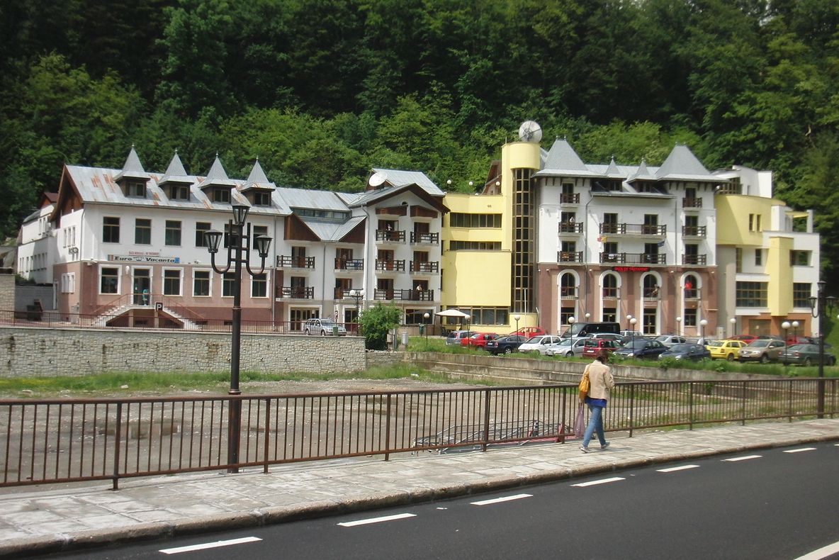 Slănic Moldova a primit ZERO LEI la rectificarea bugetară. „Domnul Benea a executat Slănicul. Intrăm în insolvență și gata”, spune primarul stațiunii