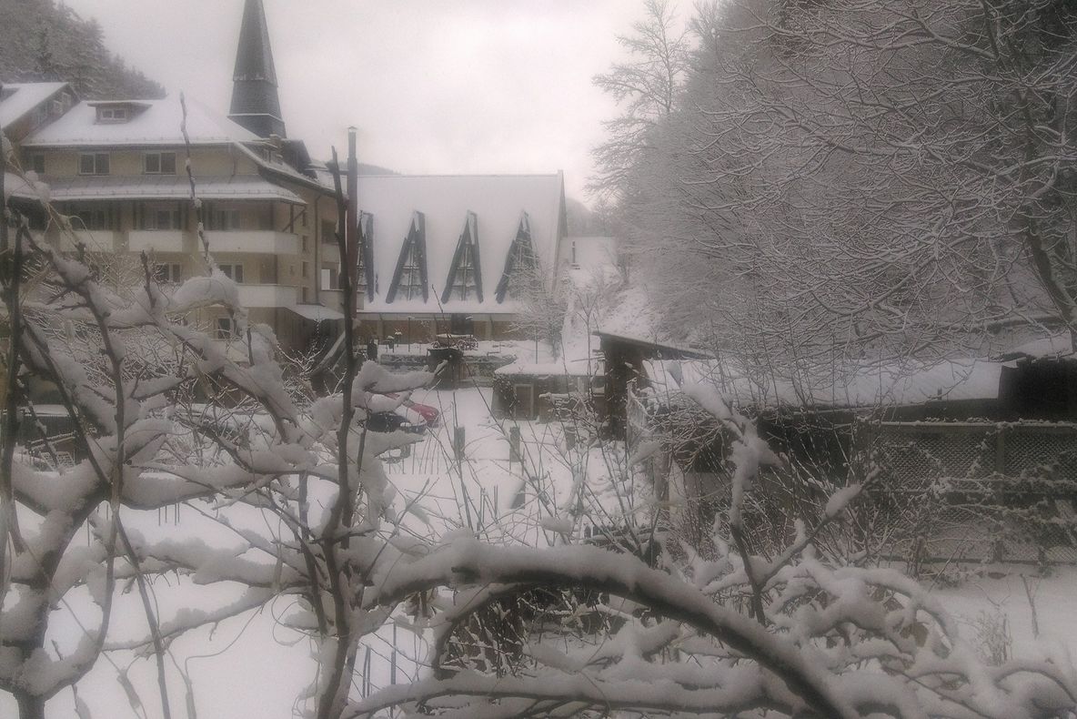 FOTO-VIDEO: Peisaje de basm la Slănic Moldova. Prima ninsoare din acest sezon