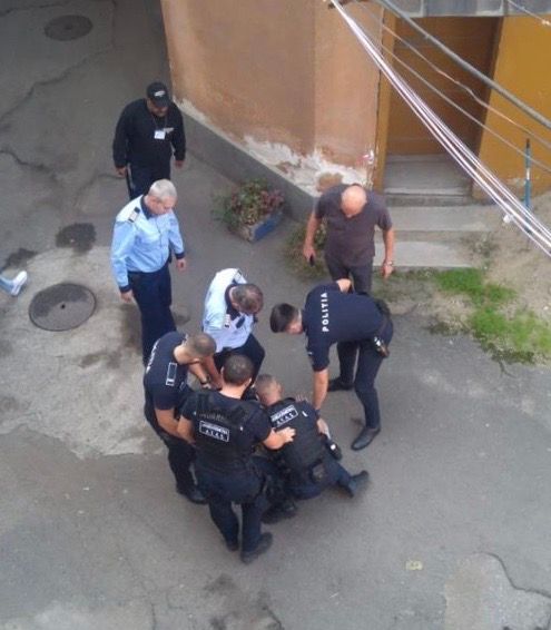 Pensionară din județul Bacău tâlhărită în casă la miez de noapte. Pentru că era rupt de beat, agresorul a fost lăsat de polițiști câteva ore ca să se trezească