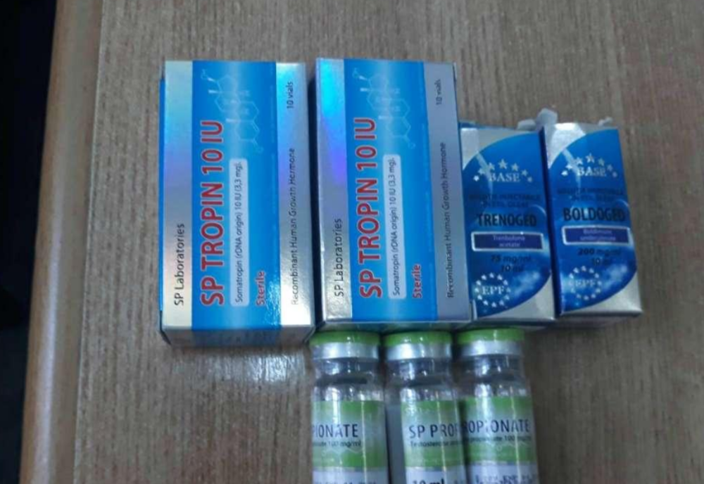 Un italian și un român au încercat să treacă vama cu substanțe anabolizante