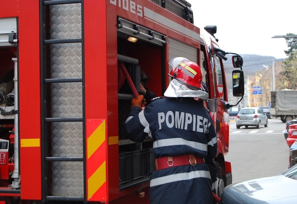 Incendiu izbucnit într-o gospodărie din orașul Comănești
