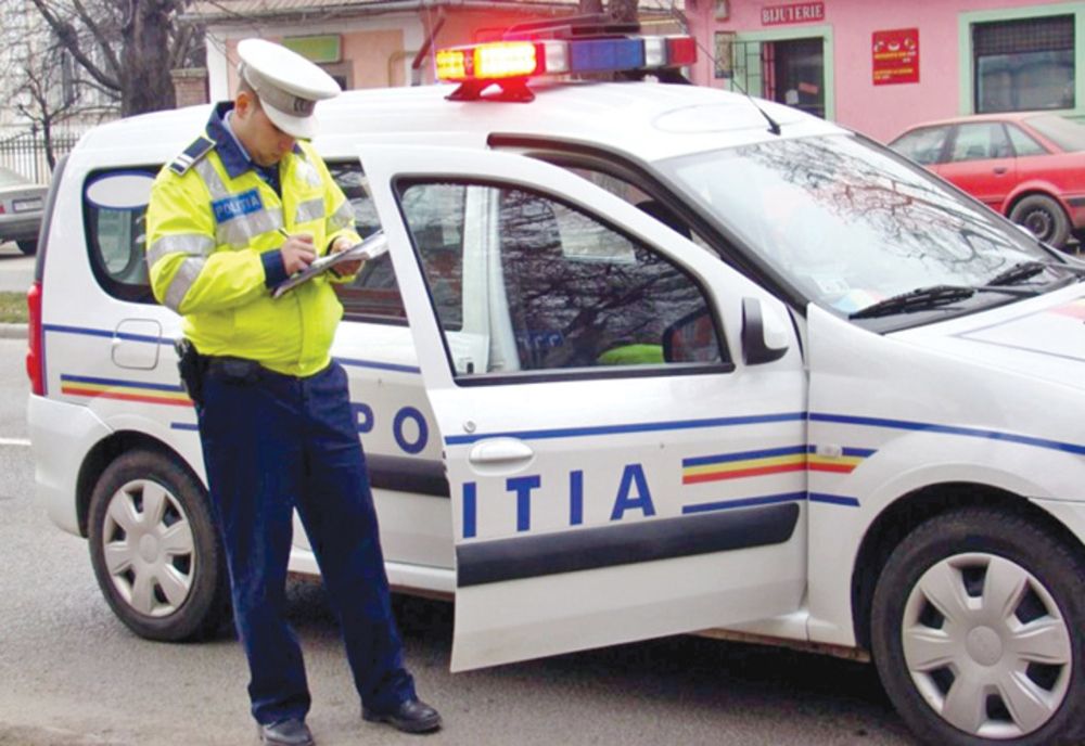 Bărbat care circula cu adeverință de angajator falsă, prins de polițiștii băcăuani