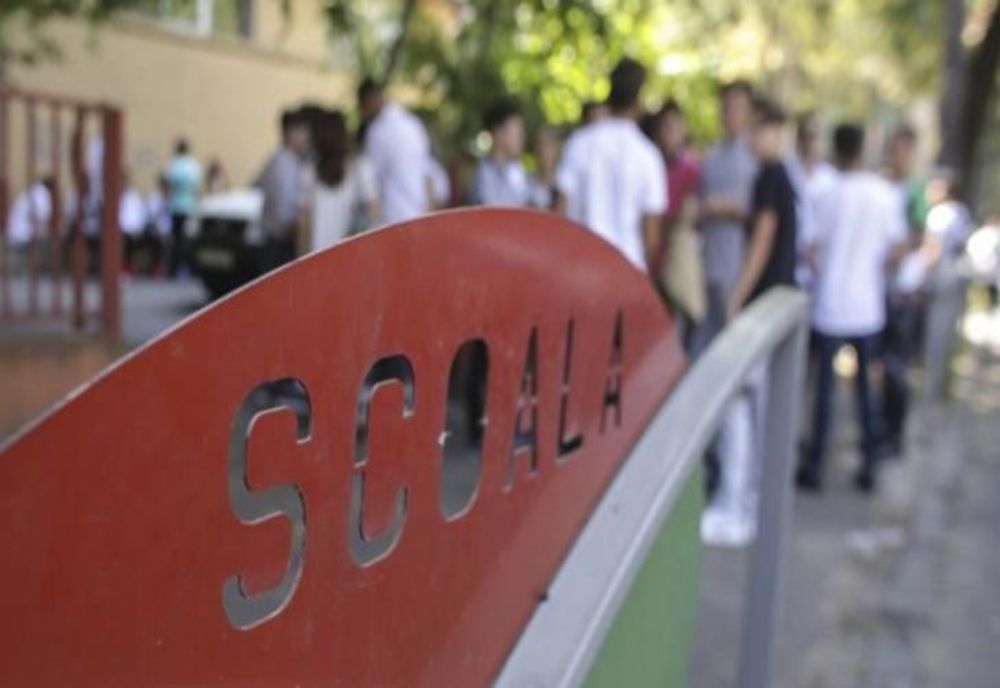 Primăria Bacău oferă măști elevilor și profesorilor care vor veni la școală pentru examenele naționale