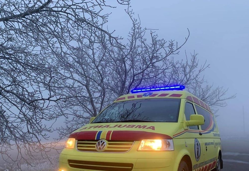 De la băutură nu a apreciat distanța și a intrat în mașina din față. O tânără a ajuns la spital