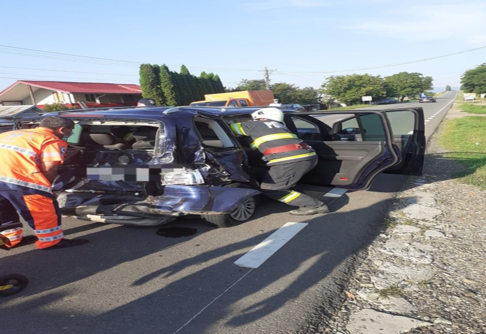 Nu a păstrat distanța corespunzătoare și a provocat un accident în urma căruia trei persoane au fost rănite (FOTO)