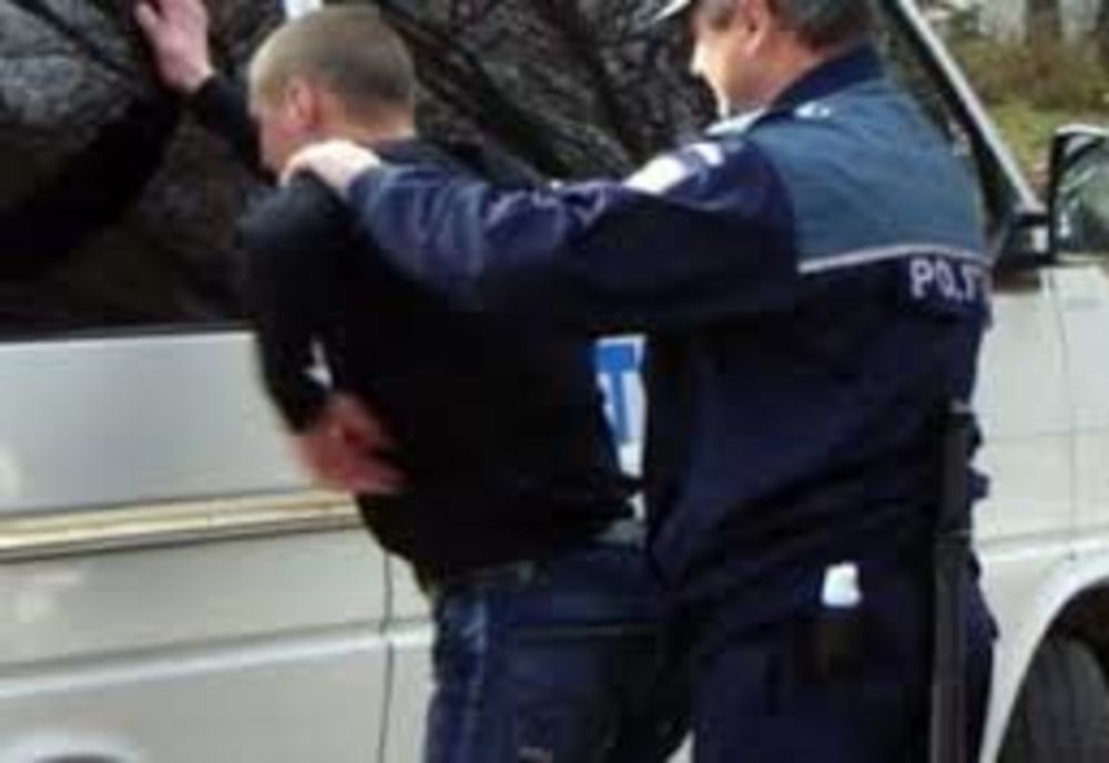 Bețivan agresiv liniștit de polițiștii și jandarmii băcăoani
