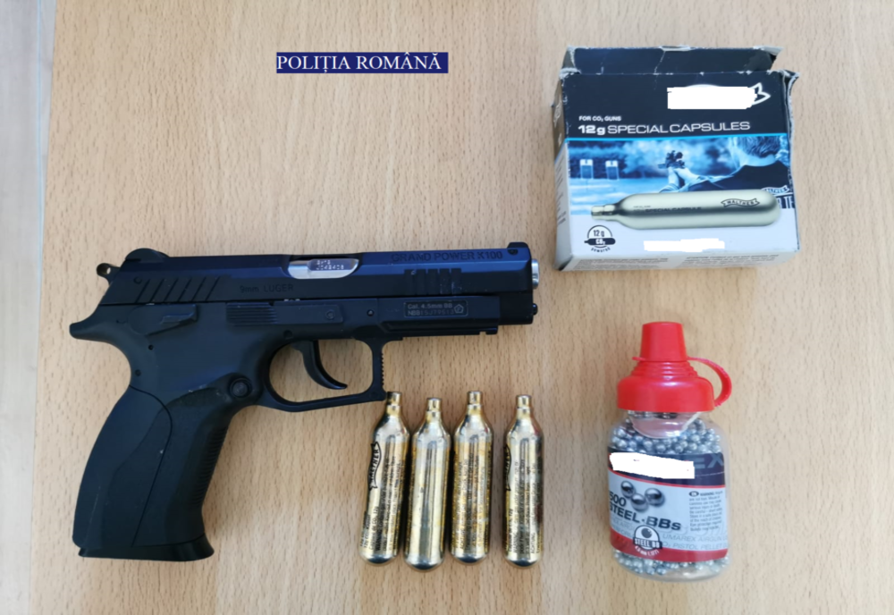  A încercat să vândă o armă şi alice în autogară