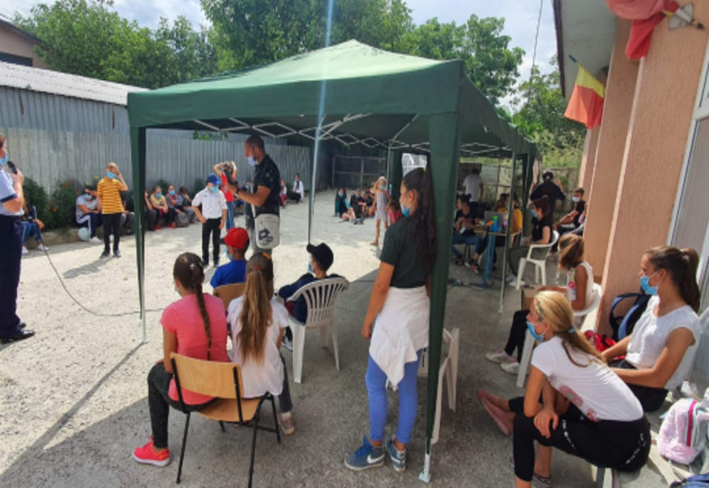 ”LOCUINȚE ÎN SIGURANȚĂ!”, ”POARTĂ MASCA! PENTRU SIGURANȚA TA ȘI A MEA!” și ”FII LIBER!!!” sunt doar trei dintre campaniile de informare implementate de polițiștii băcăuani