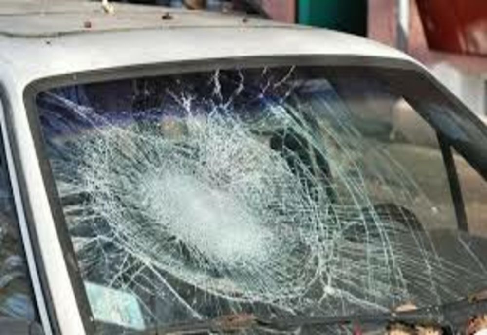 Reţinut de poliţişti pentru distrugerea unui autoturism