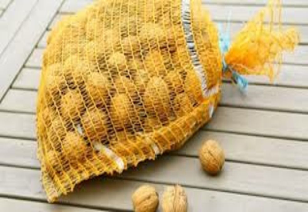 Gălățeni, prinși cu nucile furate-n saci