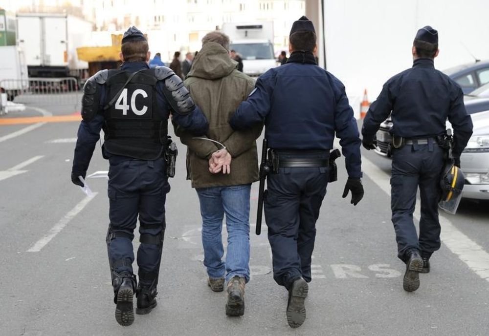 Cercetat pentru omor, depistat în Franța