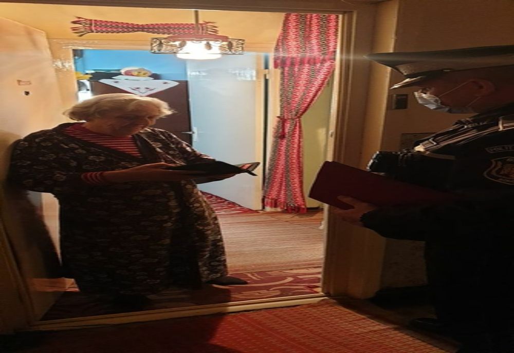 O pensionară și-a recuperat portofelul cu ajutorul polițiștilor locali