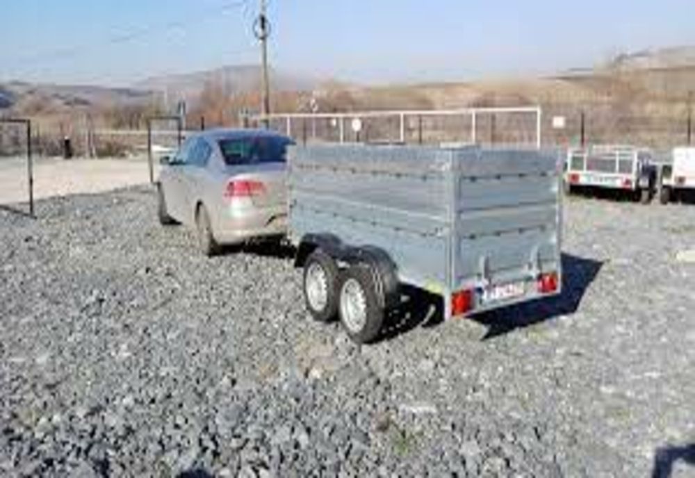 A încercat să păcălească polițiștii cu plăcuţe de înmatriculare false