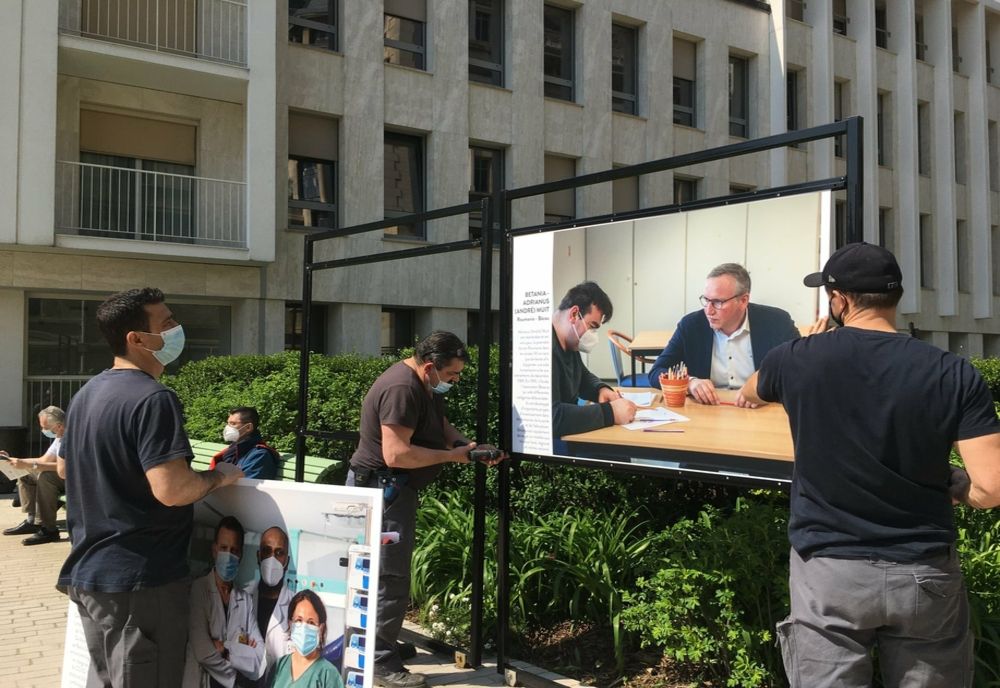 Fotografiile unor personalități reprezentative, expuse în fața primăriei Vincennes – Franța