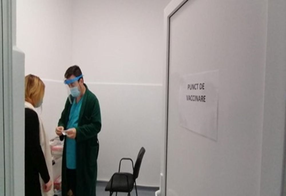 Miercuri începe vaccinarea prin centrele mobile în șapte județe