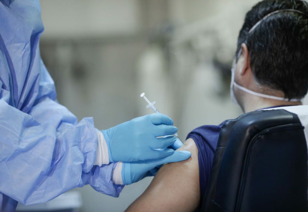 INSP: De la începutul campaniei de vaccinare, 0,6% din persoanele vaccinate cu prima doză și 0,2% cu a doua doză s-au infectat cu coronavirus!