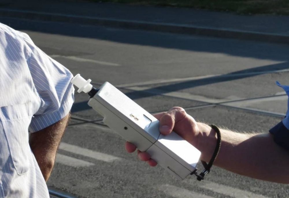 Tânăr oprit în trafic de polițiști. Alcoolemia i-a uimit până și pe polițiști