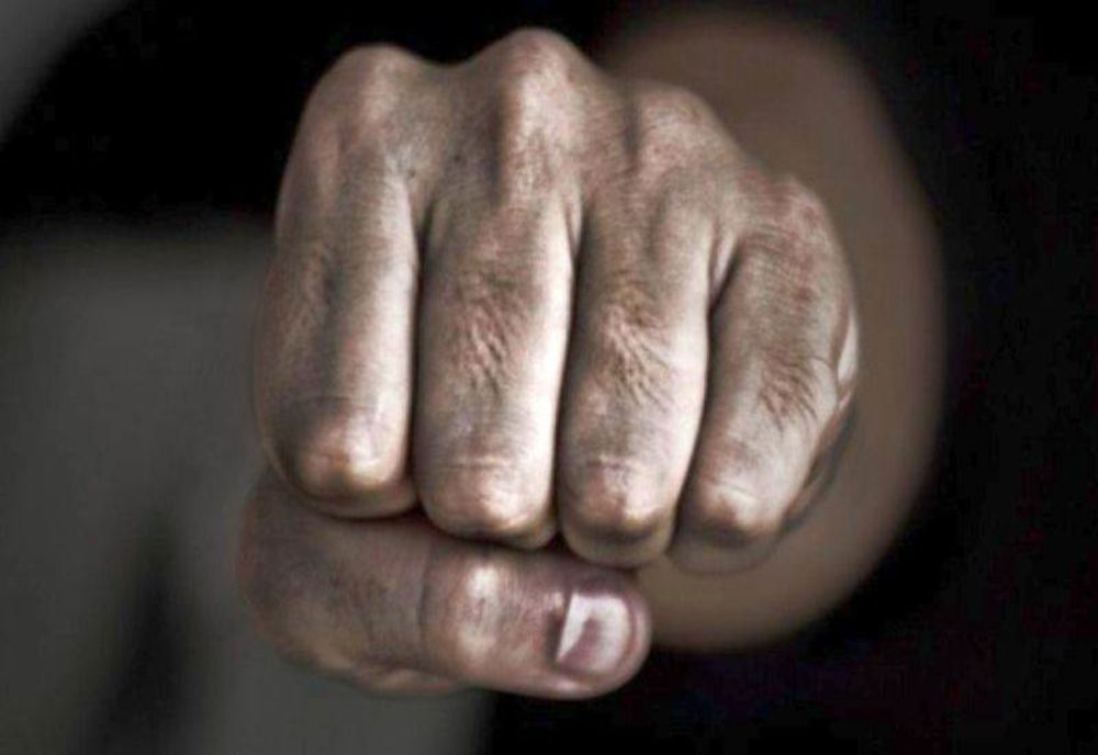 Un bărbat din Bacău nu se mai poate apropia de soție! Vezi motivul