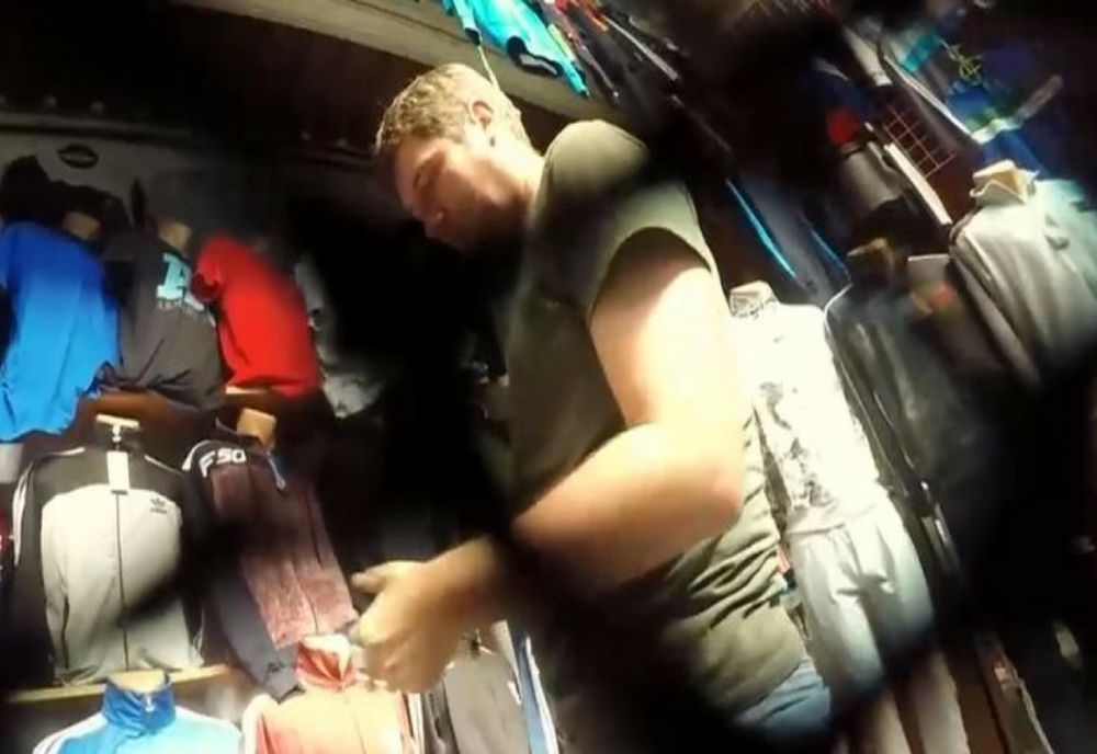 Atenție de unde vă cumpărați hainele ”de firmă”! Produse contrafăcute, depistate de polițiști